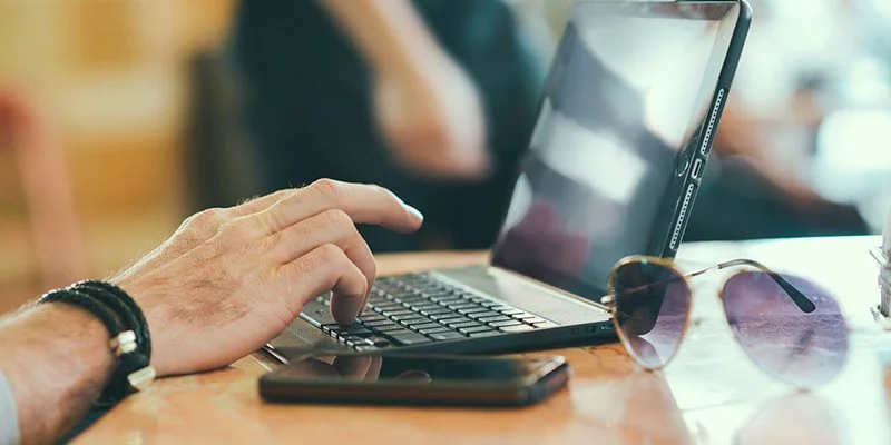 如何创建 wordpress 博客文章,从想法到发布 1 用笔记本写博客文章